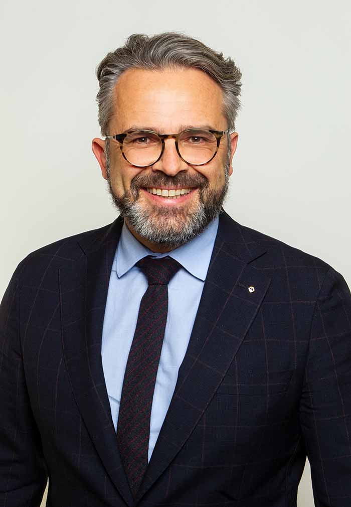 Dipl.-Kfm. Univ. Lutz Scherf, Steuerberater, Geschäftsführer, Testamentsvollstrecker (IFU-zertifiziert), Fachberater für Unternehmensnachfolge (DStV e.V.),
qualifizierter Berater der offensive Mittelstand, Jena